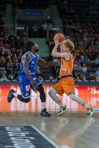 篮球比赛中 篮球比赛中